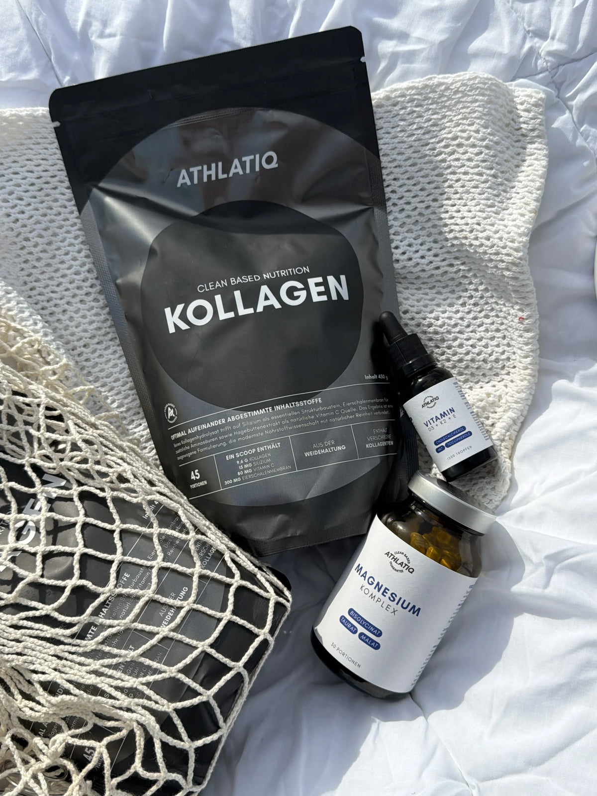 ATHLATIQ Magnesium, Vitamin D3 und Kollagen auf einer Picknickdecke